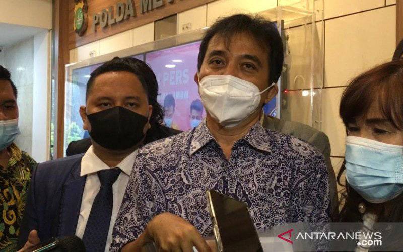 Roy Suryo Laporkan Dua Youtuber ke Polda Metro Jaya