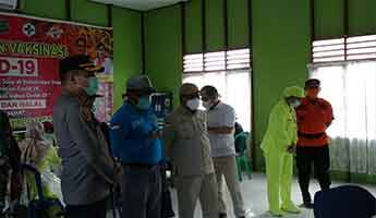 Plt Sekda Kalteng Tinjau Vaksinasi Lansia di Puskesmas Basarang