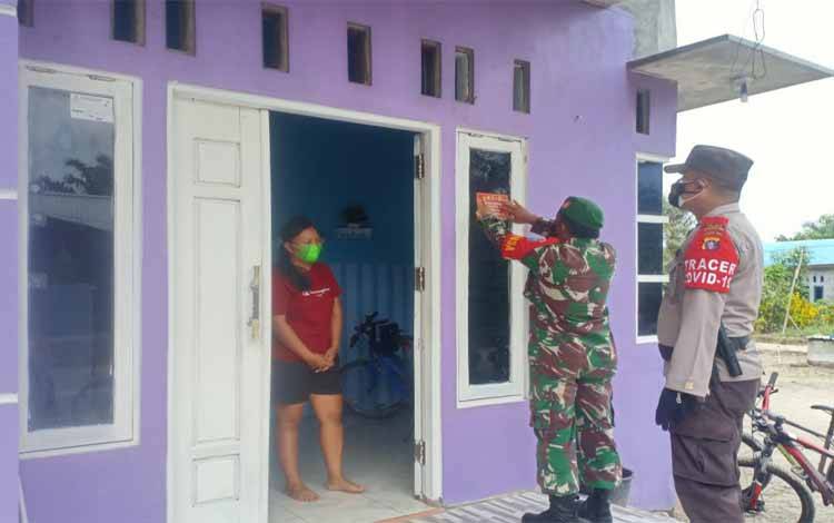 Rumah Warga Isolasi Mandiri Ditempel Stiker