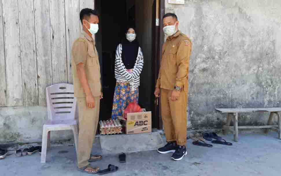 2 Desa Pesisir Kumai Kompak Berikan Bantuan Sembako dan Vitamin kepada Warga Jalani Isolasi Mandiri