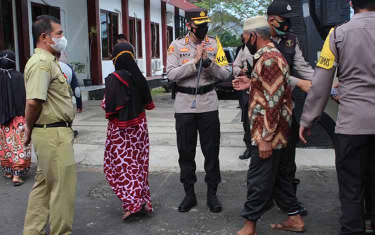 Polres Seruyan Berikan Layanan Antar Jemput Lansia