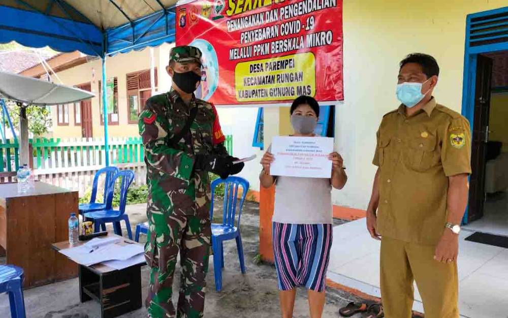 Babinsa Koramil Rungan Pastikan BLT DD Desa Parenpe Tepat Sasaran