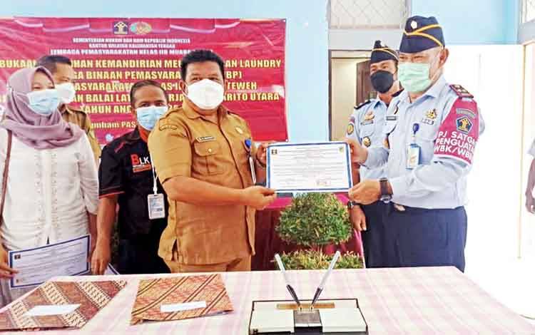 Kepala Disnakertranskop dan UKM Barito Utara Teken MoU dengan Kalapas Kelas IIB Muara Teweh