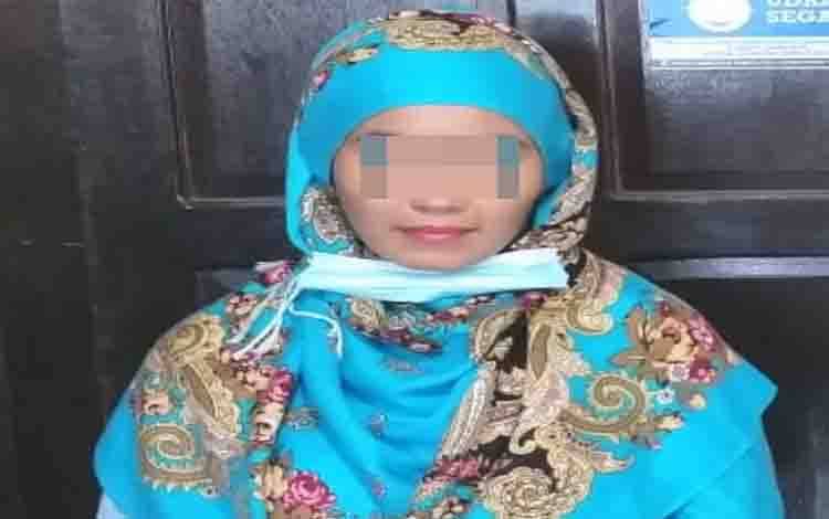 Perempuan Ini Akui Sudah Sebulan Jual Sabu Kekasihnya