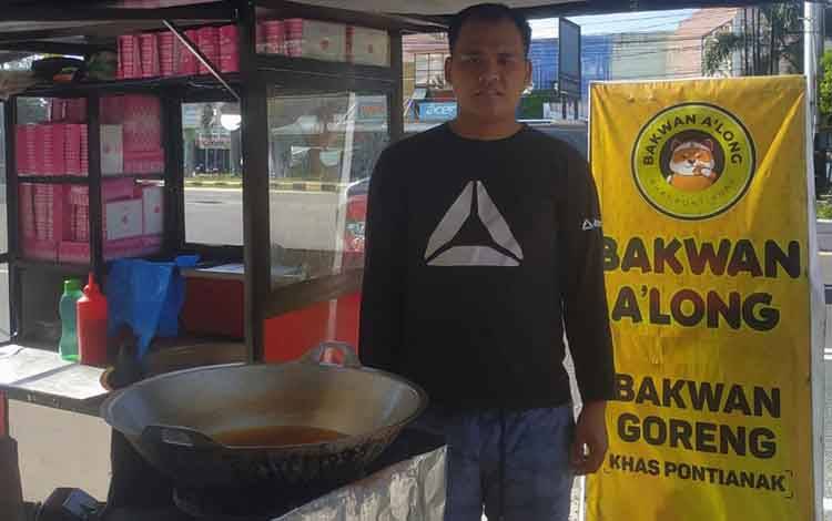 Mahasiswa S2 UMP Tidak Malu Berjualan Gorengan Demi Kebutuhan Kuliah