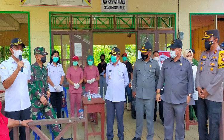 Bupati Murung Raya Pantau Pemungutan Suara Pilkades Serentak
