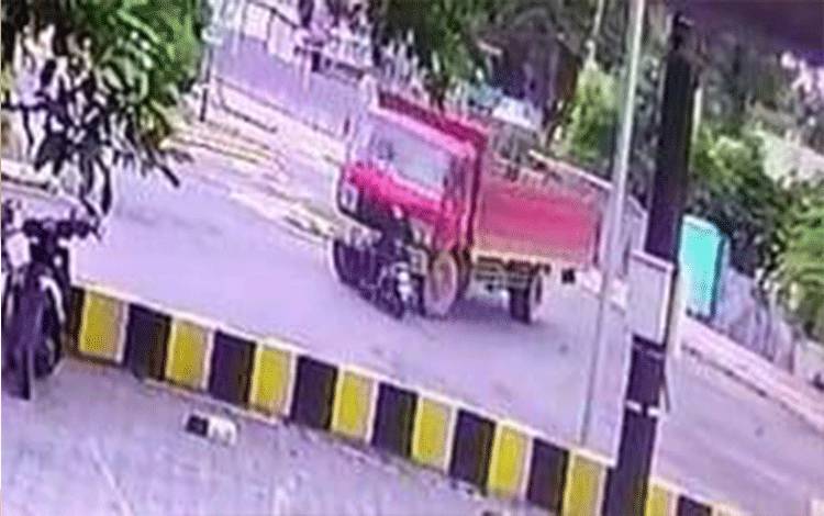 Ini Rekaman CCTV Detik-detik Kecelakaan Maut Truk Vs Motor