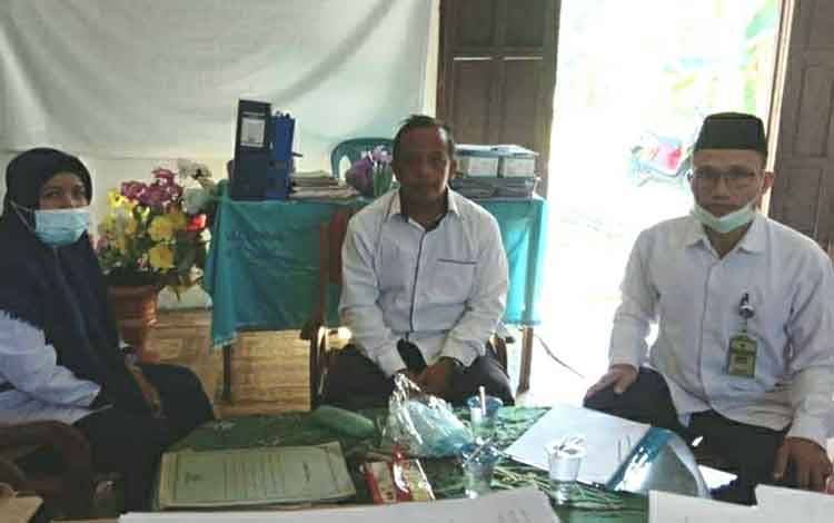 Pengawas MTs Kemenag Kapuas Monitoring Pelaksanaan PAT