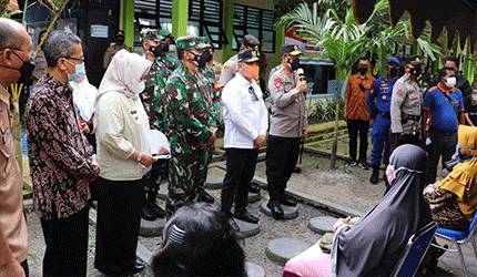 Forkopimda Kalteng Tinjau Vaksinasi Lansia di Kobar