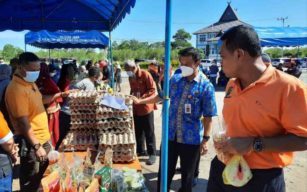 Kepala SOPD Pemko Palangka Raya Antusias Belanja di Pasar Tani
