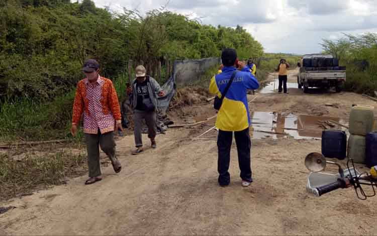 Warga Talingke Katingan Berharap Jalan Masuk Desa tidak Lagi Kebanjiran
