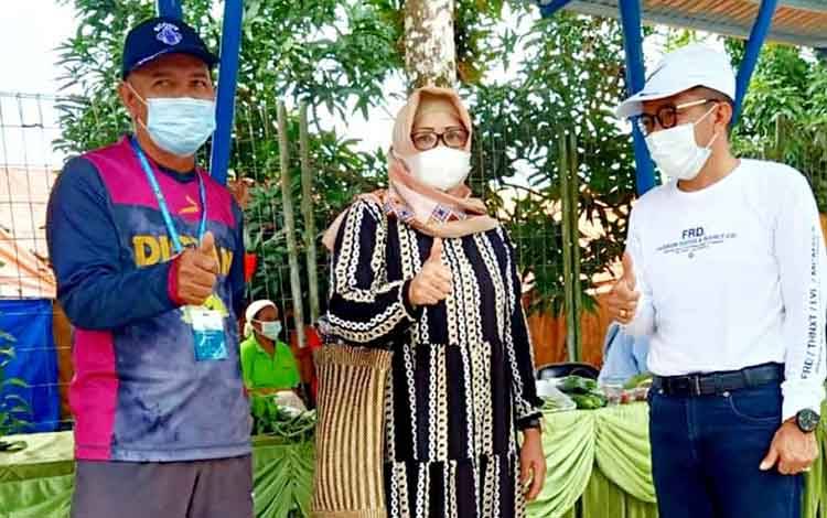 Ketua TP PKK Barito Utara Apresiasi Pasar Tani yang Digelar Dinas Pertanian