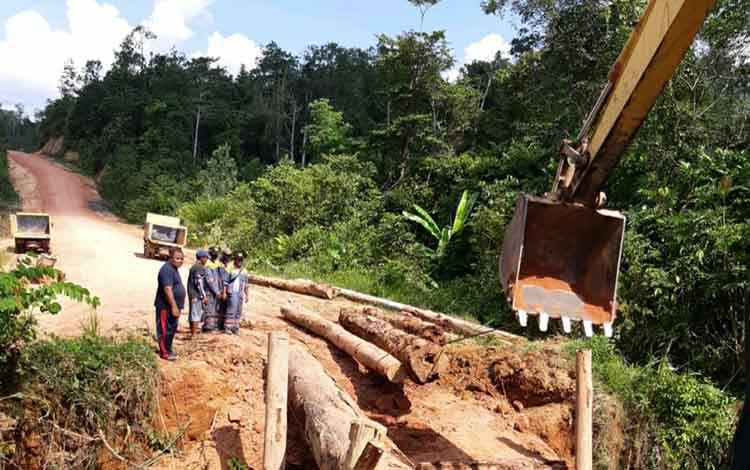 Warga Mojang Baru Sambut Baik Perbaikan Jalan