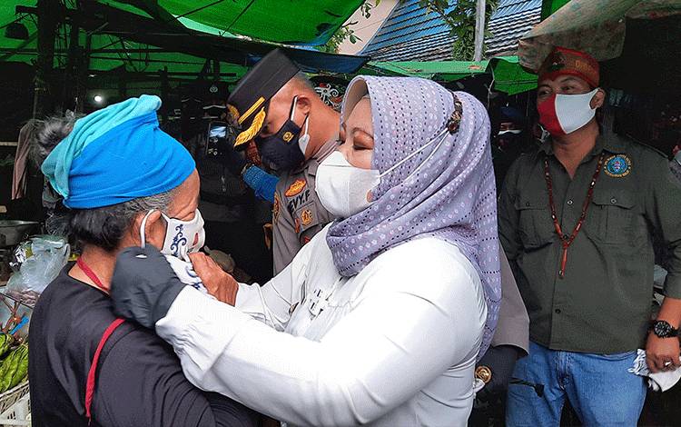 Gencarkan Vaksinasi, Bupati Kobar Terapkan PP No 14 Tahun 2021