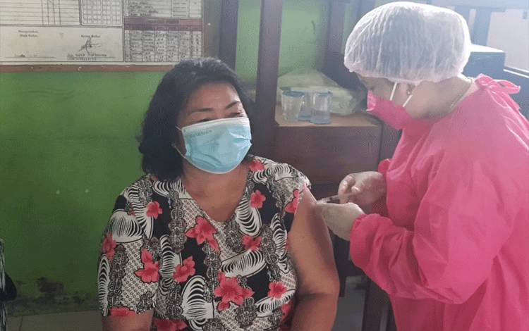 Warga Kuala Kurun Antusias Ikuti Vaksinasi Massal Covid-19