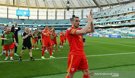 Bale Puji Determinasi Wales Sambil Keluhkan Cuaca Baku