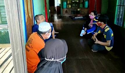 Lurah Panamas Edukasi Warga Lansia Terkait Vaksinasi Covid-19