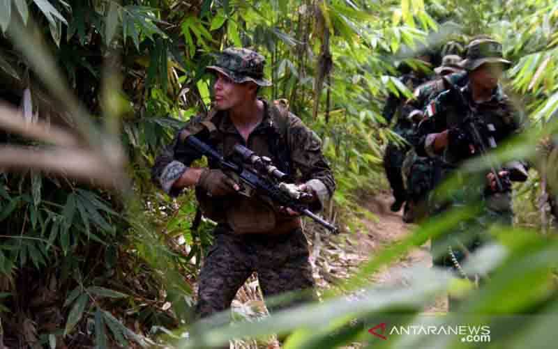 Marinir Indonesia dan AS Berlatih Perang Hutan