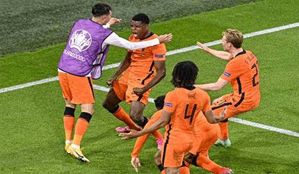 Belanda Taklukkan Ukraina dalam Drama Lima Gol