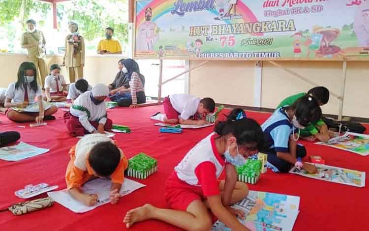 Polres Barito Timur Ajak Anak Tidak Takut Polisi Melalui Lomba Menggambar HUT Bhayangkara