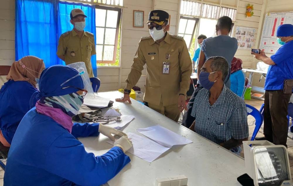 Satgas PPKM Pahandut Vaksinasi Lansia dan Pra Lansia di Wilayah Pinggiran