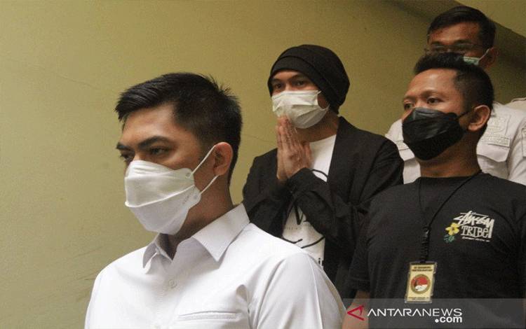 Polisi Temukan Lokasi Penyimpanan Ganja Milik Penyanyi Anji di Bandung