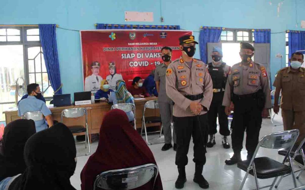 Kapolres Seruyan Pantau Vaksinasi Pelayan Publik
