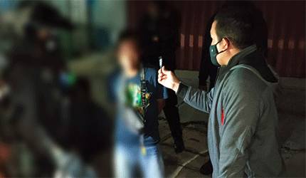 Polisi Amankan 2 Pria Bawa Senjata Tajam