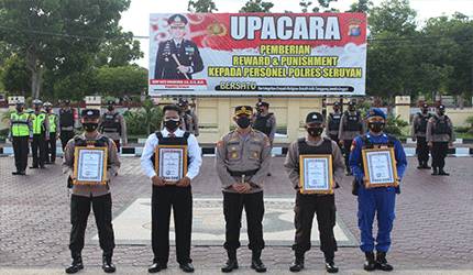 Sejumlah Personel Polres Seruyan Terima Penghargaan  ?