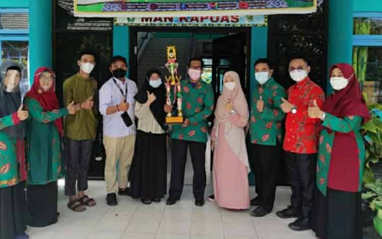 Kepala MAN Kapuas Apresiasi Tim Animasi Berhasil Raih Juara IASMC 2021