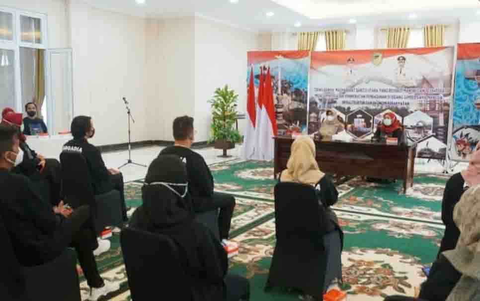 Ketua TP PKK Barito Utara Lepas Peserta Pelatihan Tata Rias ke Banjarmasin