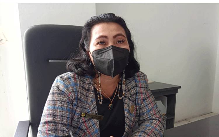 Anggota DPRD Gunung Mas Tidak Ingin Ada yang Putus Sekolah Karena Biaya