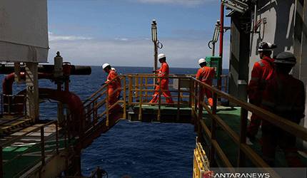 Minyak Anjlok dari Tertinggi Multi-Tahun Tertekan Menguatnya Dolar