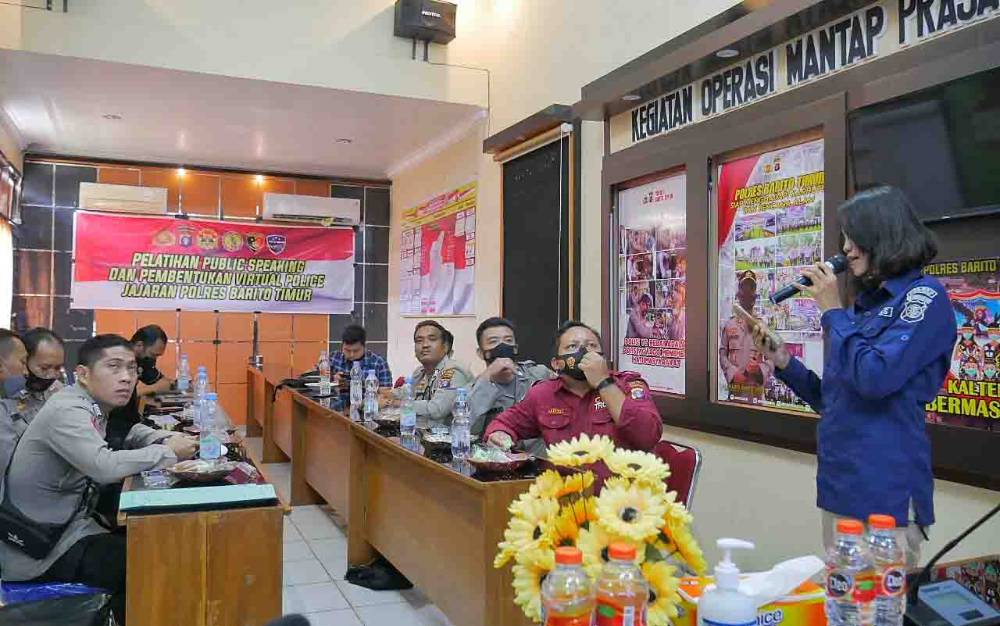 Polres Barito Timur Gelar Pelatihan Public Speaking dan Pembentukan Virtual Police