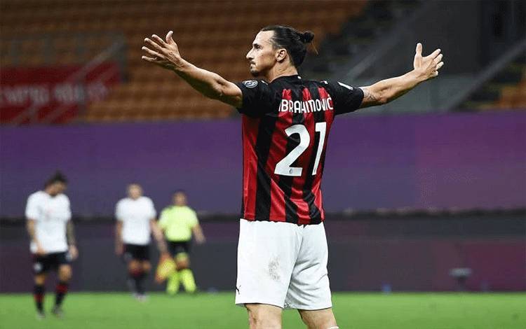 Ibrahimovic Sukses Jalani Operasi Bersihkan Lutut Kiri