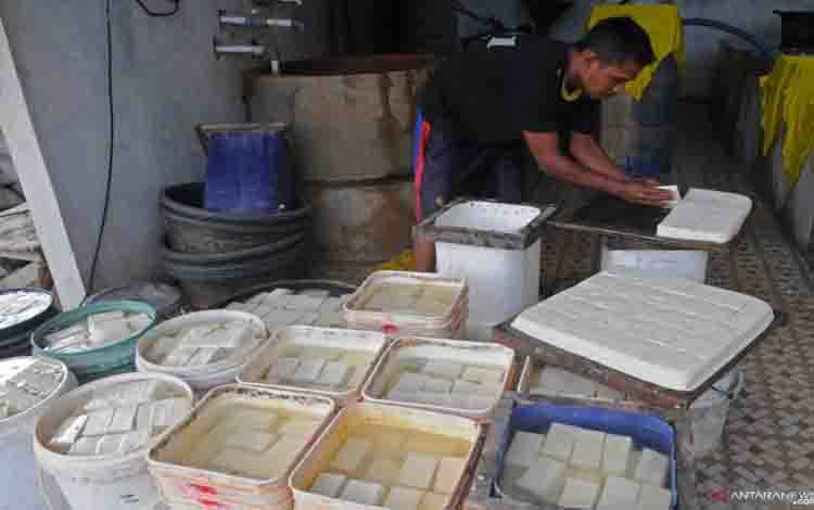 Kementan Subsidi Biaya Distribusi Kedelai Bantu Pengrajin Tahu Tempe