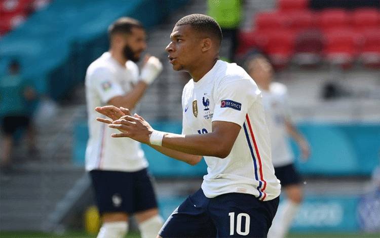 Si Lincah Mbappe Kembali Selamatkan Wajah Prancis