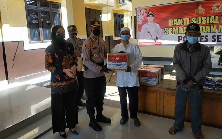 Polres Seruyan Sediakan Hadiah Paket Sembako untuk Peserta Vaksinasi Massal