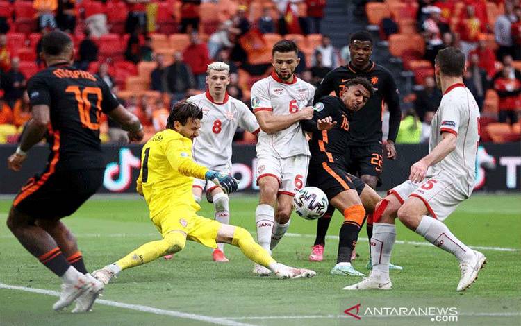 Klasemen Akhir Grup C, Belanda Sempurna, Ukraina Menunggu