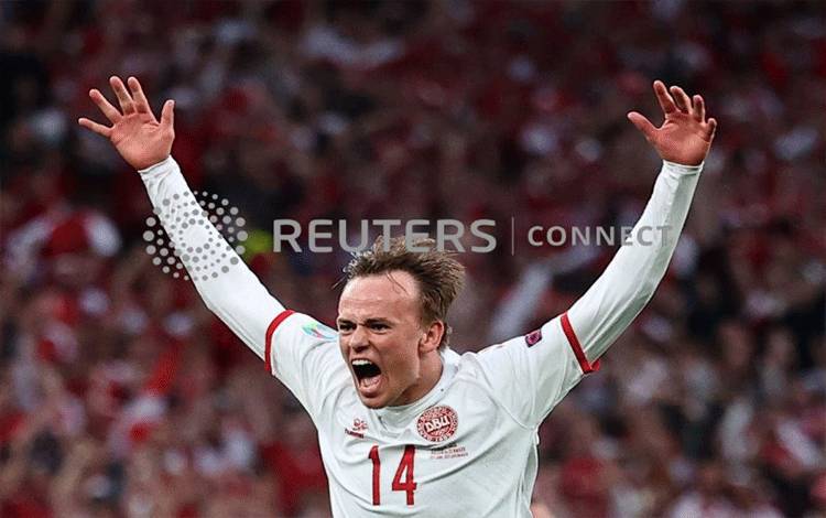 Dongeng Indah Denmark Melenggang ke 16 Besar