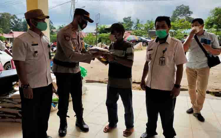 Ikut Vaksinasi Covid-19 Dapat Hadiah Beras 5 Kg