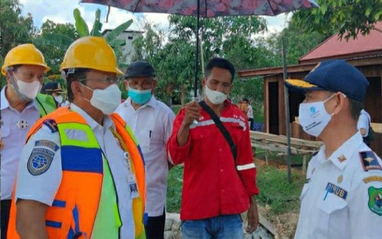 Dirjen Perhubungan Darat Tinjau Progres Rehabilitasi Dermaga Tunjang Food Estate di Kapuas