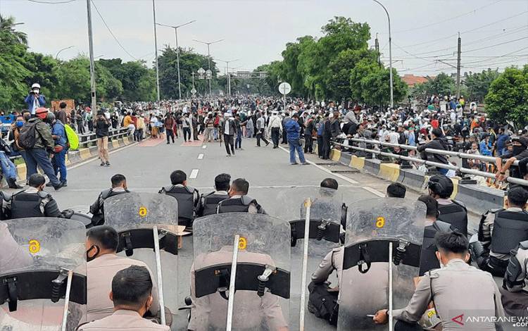 Massa Habib Rizieq Mulai Tinggalkan Flyover Pondok Kopi