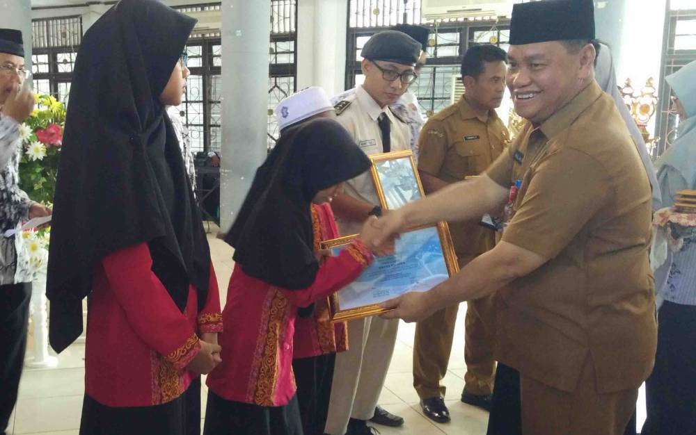 Pemkab Kotim Berikan Beasiswa Rp 1 Miliar untuk Pelajar dan Mahasiswa Berprestasi