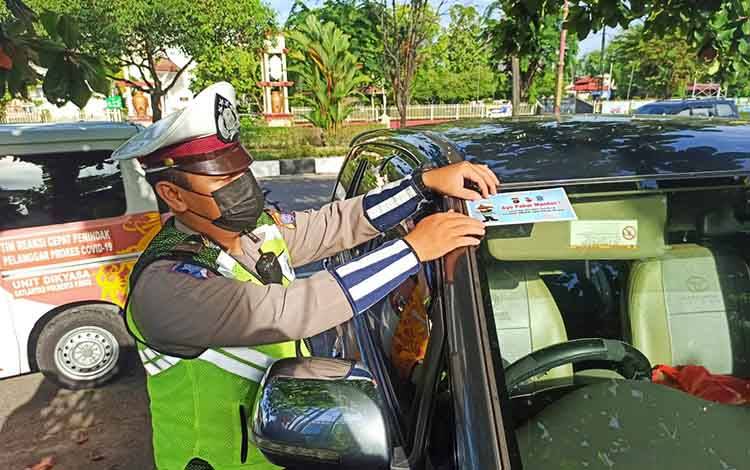 Satlantas Polresta Palangka Raya Edukasi Keselamatan Berlalu Lintas ke Sopir Travel