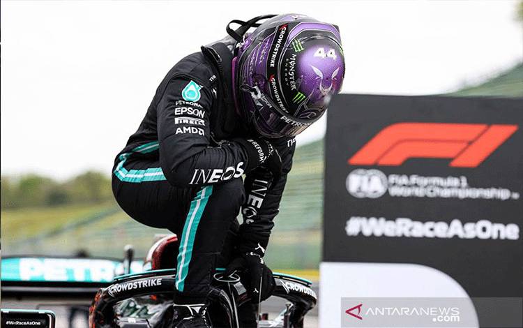 Hamilton Telah Bicara Kontrak dengan Mercedes, Dukung Bottas Bertahan