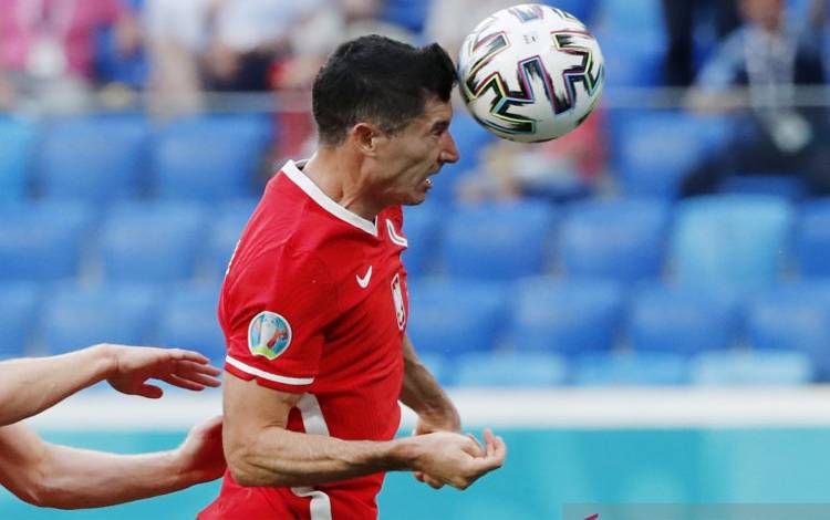 Lewandowski Sulit Terima Kenyataan Polandia Tersingkir dari Euro 2020