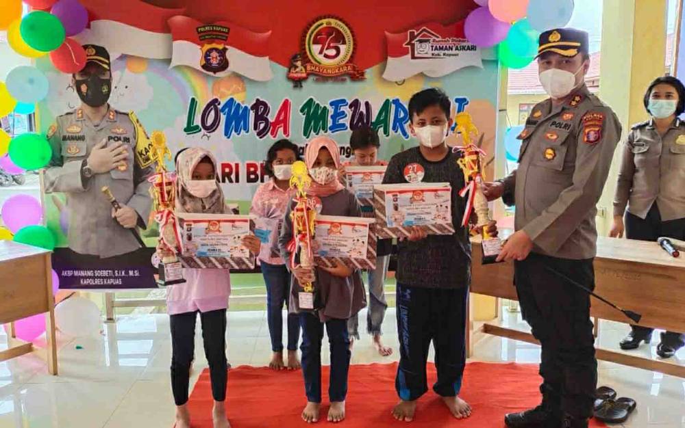 Polres Kapuas Gelar Lomba Mewarnai Tingkat SD Sambut HUT Bhayangkara