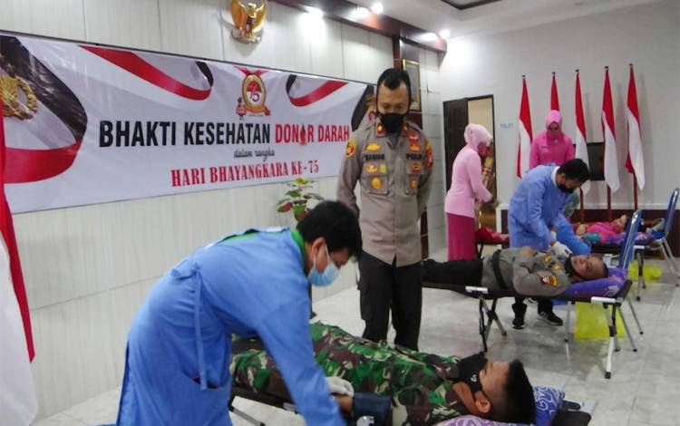 Polres Barito Utara Gelar Bakti Kesehatan Donor Darah dalam Rangka Hari Bhayangkara ke 75
