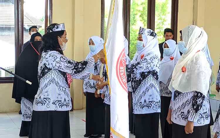 Erniati Dilantik Sebagai Ketua Badan Khusus Perempuan PGRI Kotim